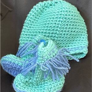 Green and blue hand crocheted baby boy set: mittens and hat